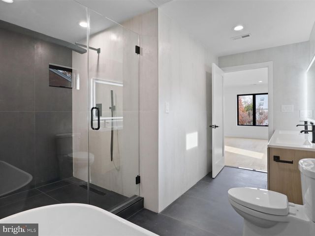 818 N EDGEWOOD ST, Arlington, VA 22201