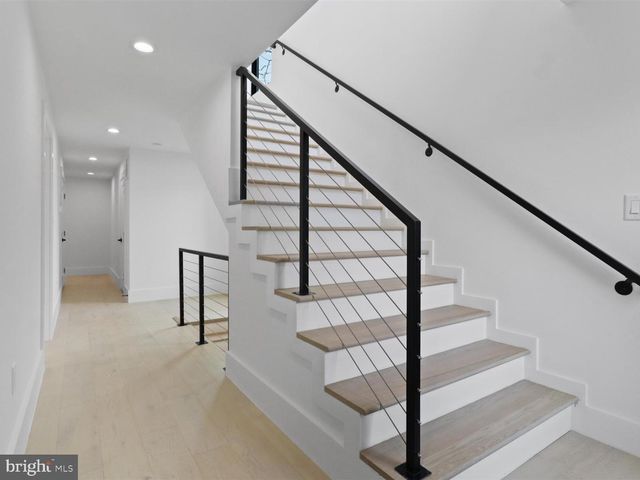 818 N EDGEWOOD ST, Arlington, VA 22201