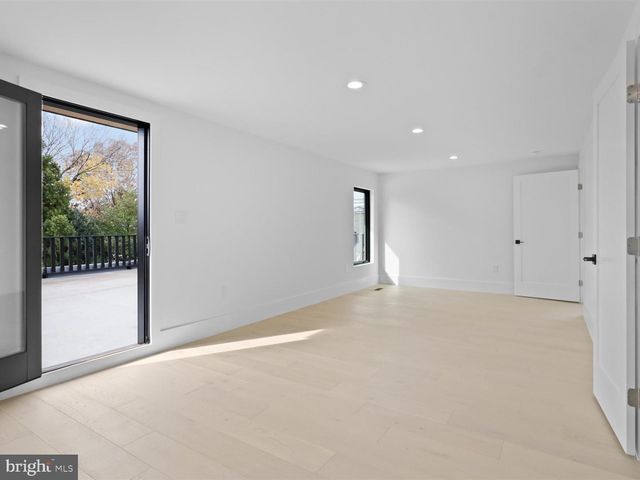 818 N EDGEWOOD ST, Arlington, VA 22201