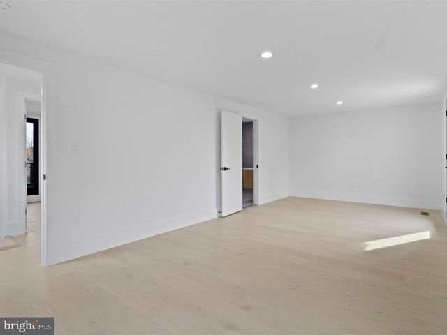 818 N EDGEWOOD ST, Arlington, VA 22201