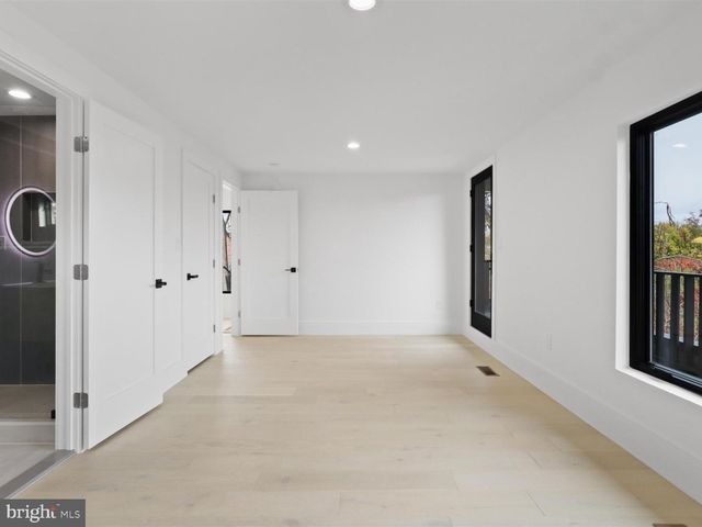 818 N EDGEWOOD ST, Arlington, VA 22201