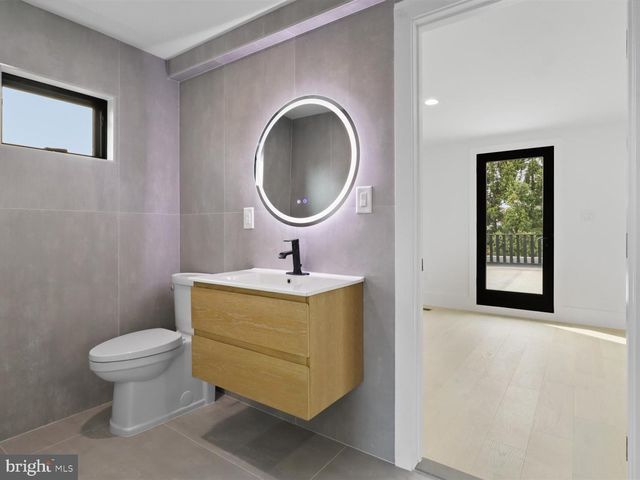 818 N EDGEWOOD ST, Arlington, VA 22201