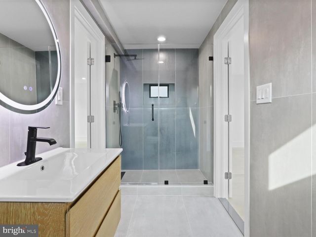 818 N EDGEWOOD ST, Arlington, VA 22201