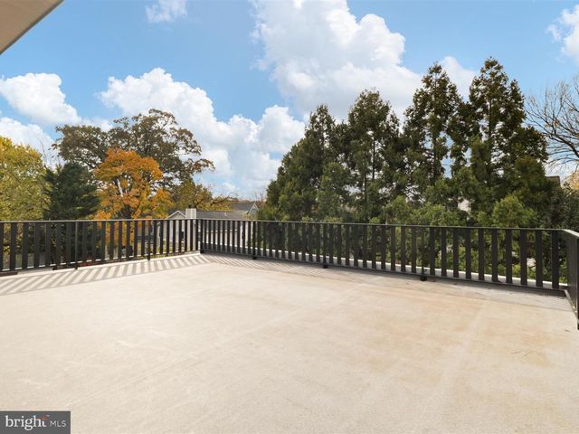 818 N EDGEWOOD ST, Arlington, VA 22201