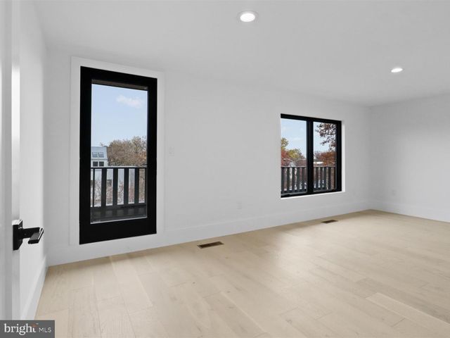 818 N EDGEWOOD ST, Arlington, VA 22201