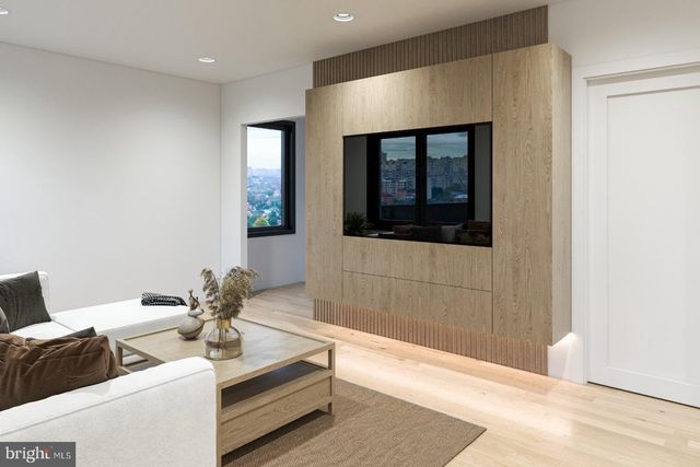 818 N EDGEWOOD ST, Arlington, VA 22201