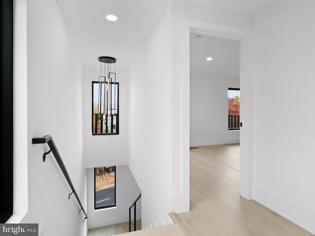 818 N EDGEWOOD ST, Arlington, VA 22201