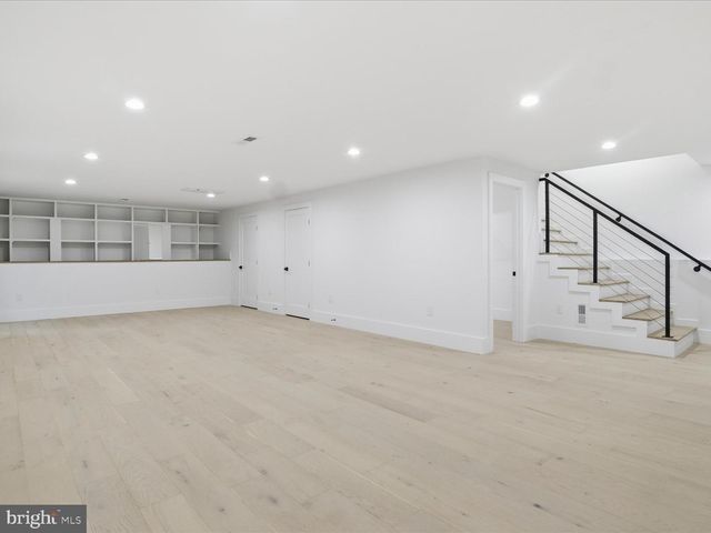 818 N EDGEWOOD ST, Arlington, VA 22201