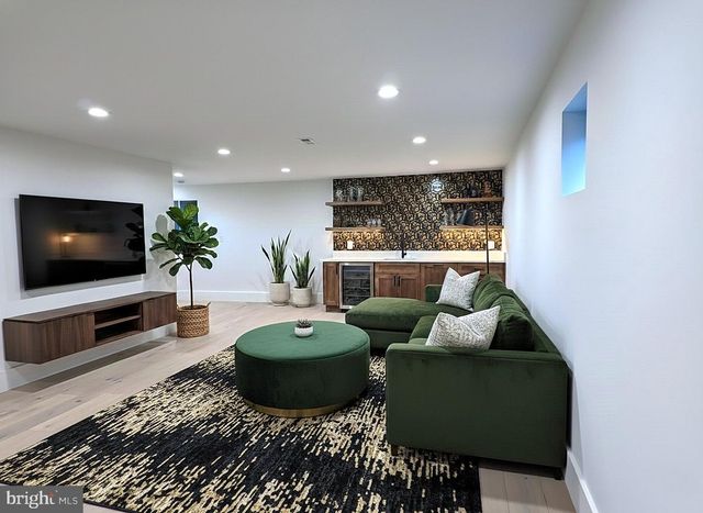 818 N EDGEWOOD ST, Arlington, VA 22201