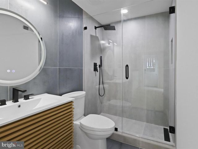 818 N EDGEWOOD ST, Arlington, VA 22201