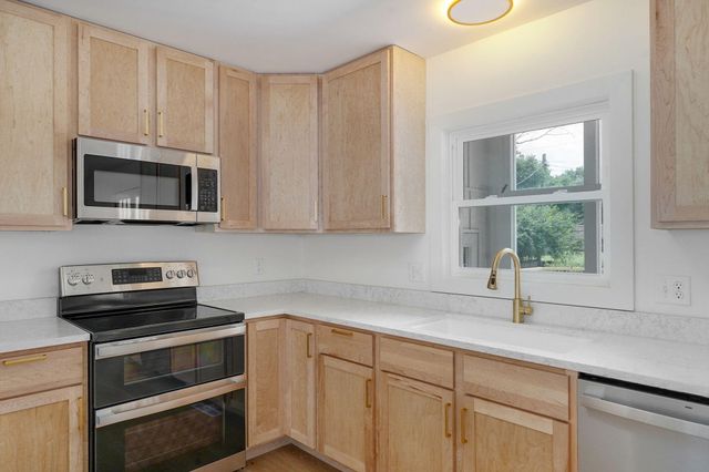 2944 S Josselin Place, Springfield, MO 65804