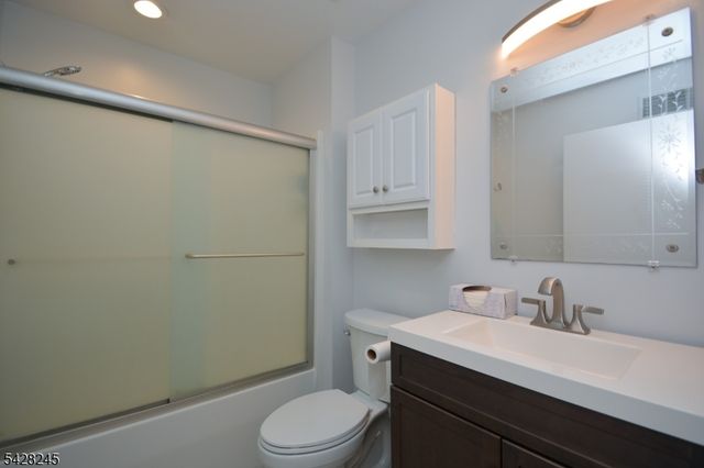 33 Crestview Ln, Mount Arlington Boro, NJ 07856