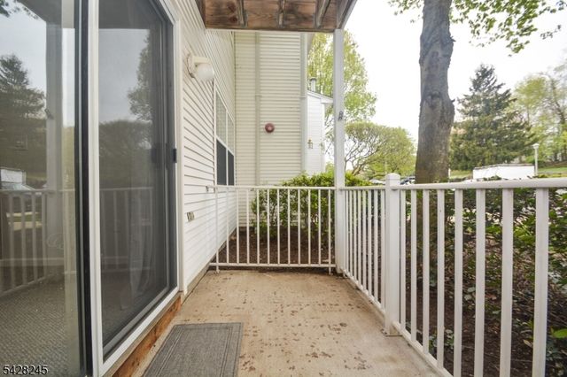 33 Crestview Ln, Mount Arlington Boro, NJ 07856