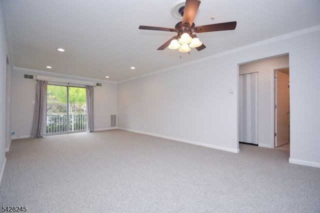 33 Crestview Ln, Mount Arlington Boro, NJ 07856