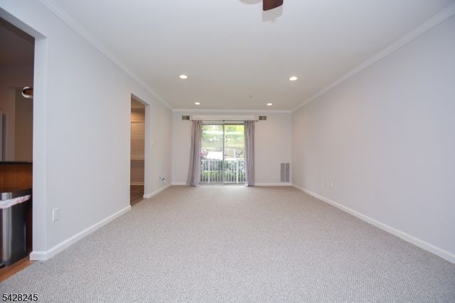 33 Crestview Ln, Mount Arlington Boro, NJ 07856