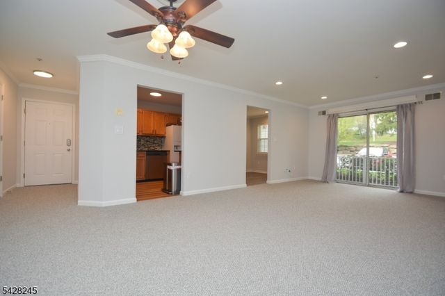 33 Crestview Ln, Mount Arlington Boro, NJ 07856