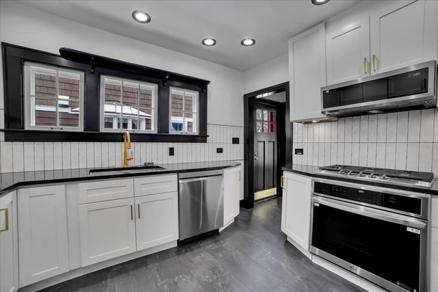 4941 Montgomery Avenue, Downers Grove, IL 60515