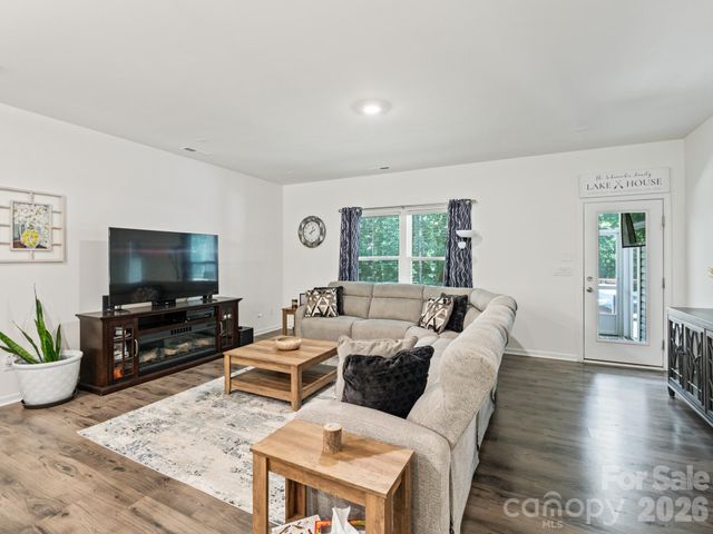 128 S Harbor Watch Drive, Statesville, NC 28677