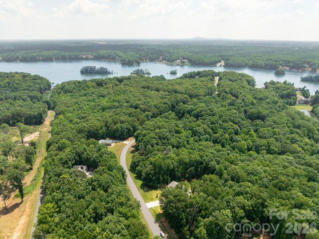 128 S Harbor Watch Drive, Statesville, NC 28677