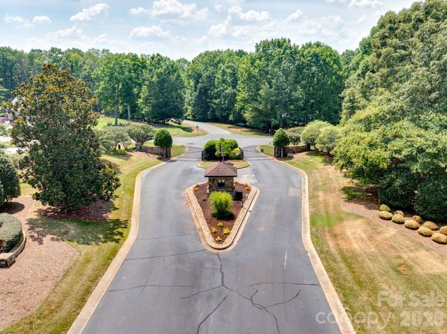 128 S Harbor Watch Drive, Statesville, NC 28677