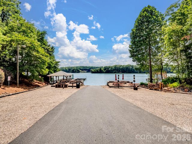128 S Harbor Watch Drive, Statesville, NC 28677