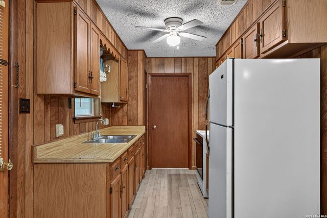 2912 Brown, Jourdanton, TX 78026
