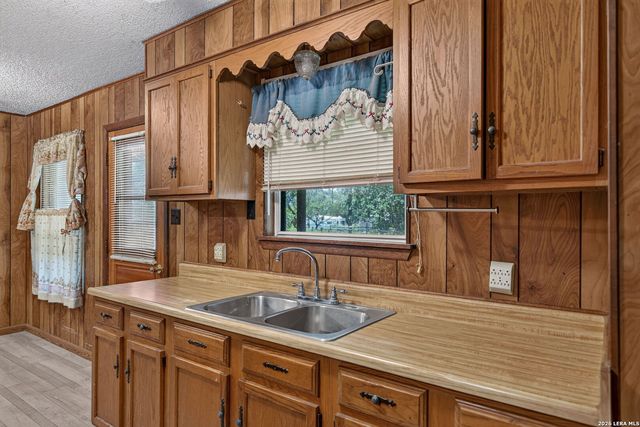 2912 Brown, Jourdanton, TX 78026