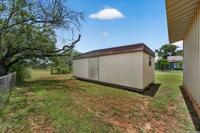 2912 Brown, Jourdanton, TX 78026