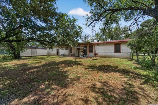 2912 Brown, Jourdanton, TX 78026