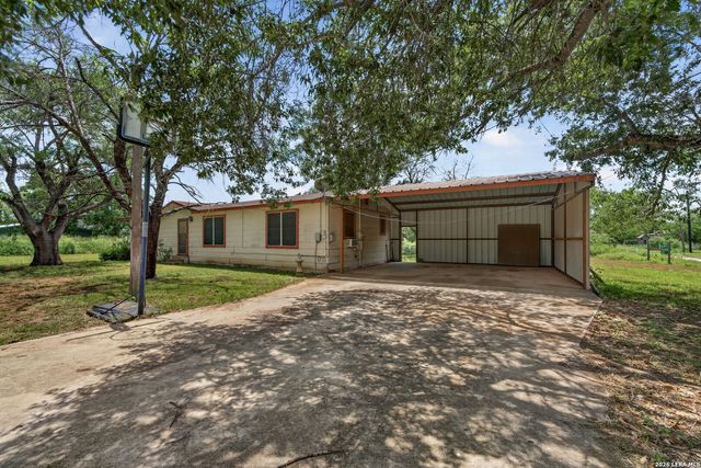 2912 Brown, Jourdanton, TX 78026