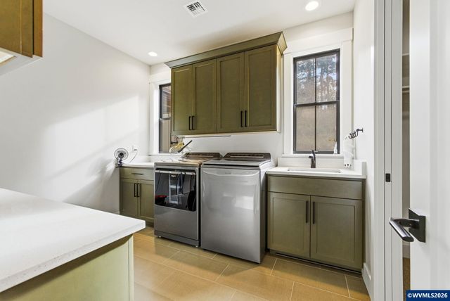 3694 View Top Ln SE, Turner, OR 97392