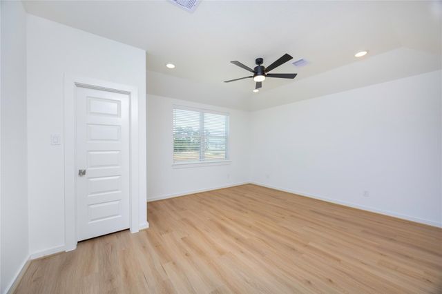 1976 Longmire Villas Court, Conroe, TX 77304