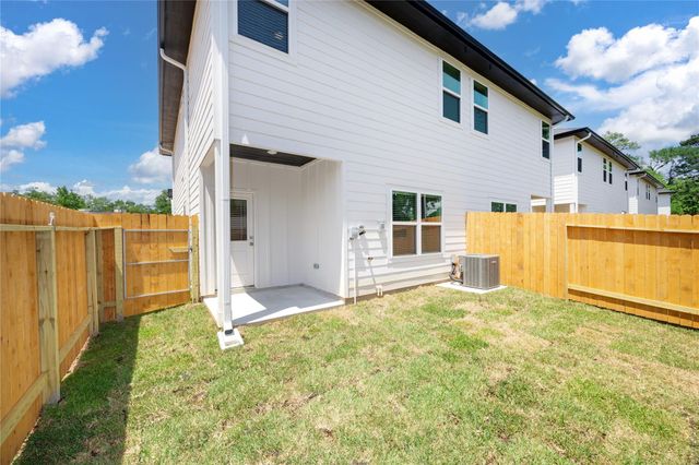 1976 Longmire Villas Court, Conroe, TX 77304