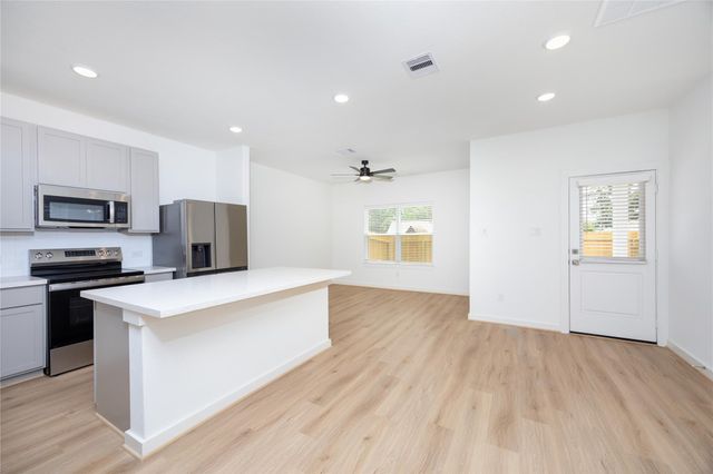 1976 Longmire Villas Court, Conroe, TX 77304