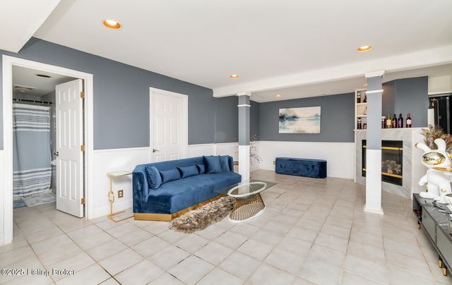 8108 Bohannon Station Rd, Louisville, KY 40291