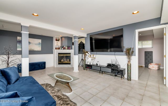 8108 Bohannon Station Rd, Louisville, KY 40291