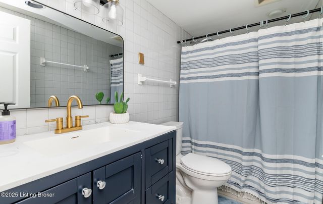 8108 Bohannon Station Rd, Louisville, KY 40291