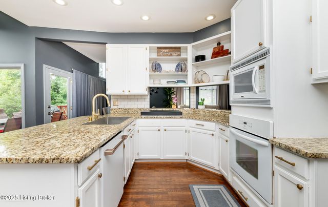 8108 Bohannon Station Rd, Louisville, KY 40291