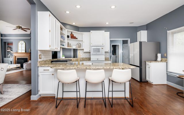 8108 Bohannon Station Rd, Louisville, KY 40291