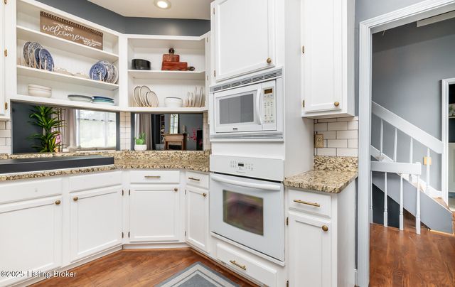 8108 Bohannon Station Rd, Louisville, KY 40291