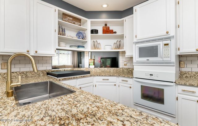 8108 Bohannon Station Rd, Louisville, KY 40291