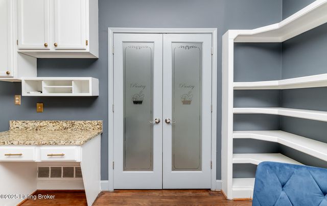 8108 Bohannon Station Rd, Louisville, KY 40291