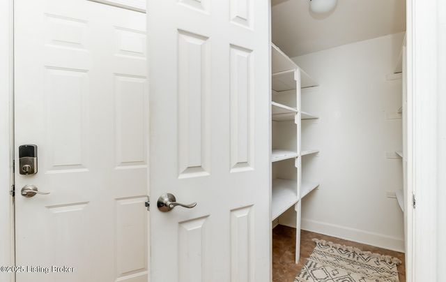 8108 Bohannon Station Rd, Louisville, KY 40291