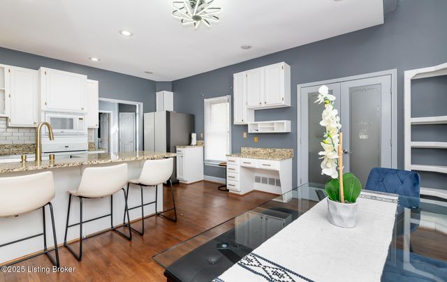 8108 Bohannon Station Rd, Louisville, KY 40291