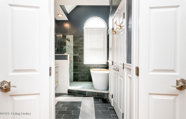 8108 Bohannon Station Rd, Louisville, KY 40291