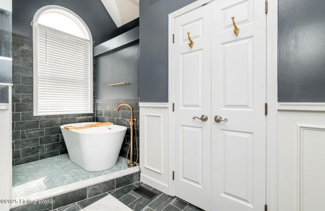 8108 Bohannon Station Rd, Louisville, KY 40291