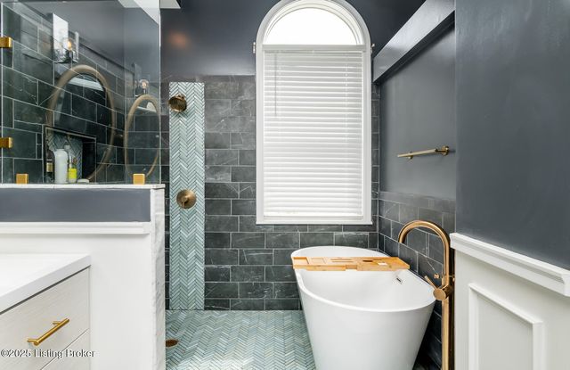 8108 Bohannon Station Rd, Louisville, KY 40291