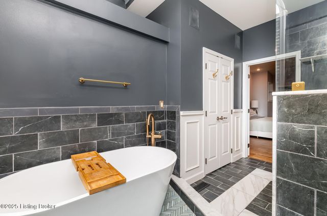 8108 Bohannon Station Rd, Louisville, KY 40291