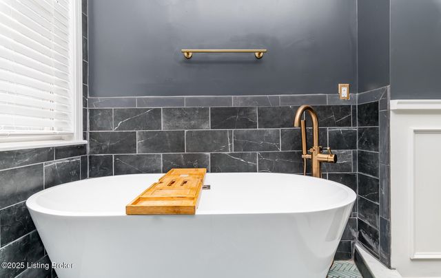 8108 Bohannon Station Rd, Louisville, KY 40291