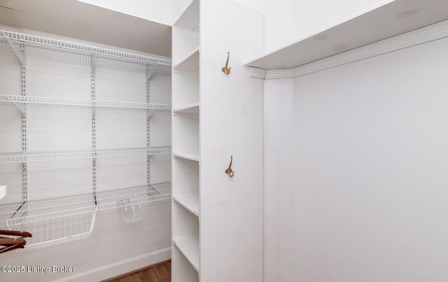 8108 Bohannon Station Rd, Louisville, KY 40291